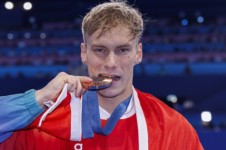 Mityukov veut savourer cette médaille © KEYSTONE/PATRICK B. KRAEMER