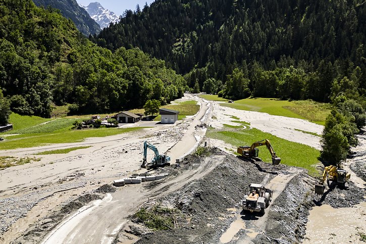 Les laves torrentielles qui se sont déversées dans le torrent du Fregnoley depuis le 3 juillet dernier, ont causé d'importants dégâts dans la région du Haut val de Bagnes. (Archives). © KEYSTONE/JEAN-CHRISTOPHE BOTT