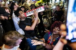 Un début en fanfare avec les artistes de la Nouvelle-Orléans